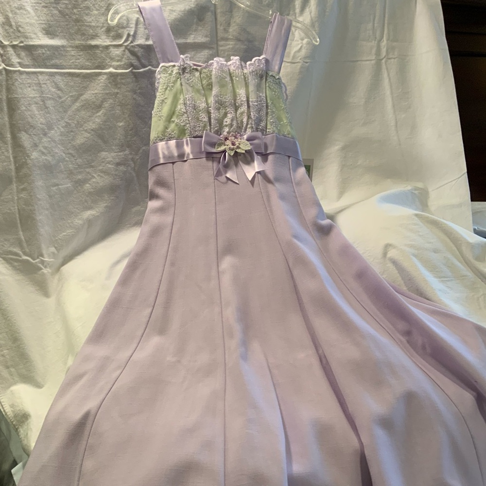 Lilac/pistachio green formal dress. Size 10. For birthdays, weddings and Easter
